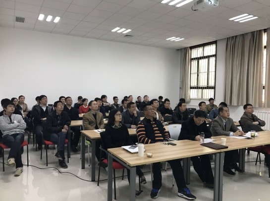 皇冠正规娱乐平台组织新进教师进行首聘期满述职汇报